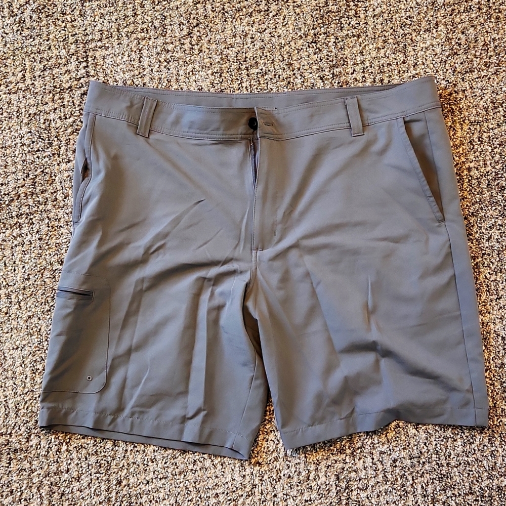 Men's water repellent fish gear gray shorts, 42 waist, like new, Magellan